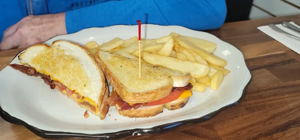 Grilled Cheese with Bacon and Tomato